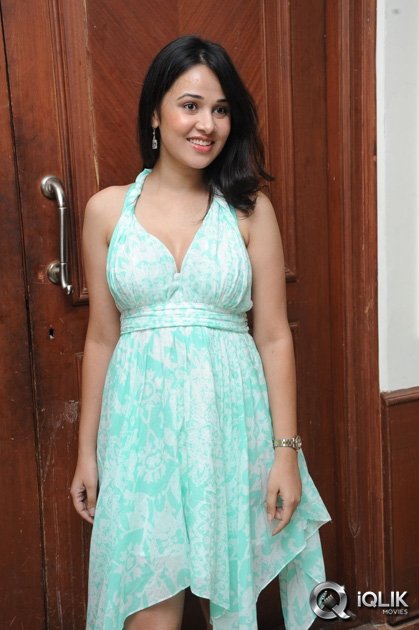 Nisha-Kothari-at-Chusinodiki-Chusinantha-Movie-Audio-Launch